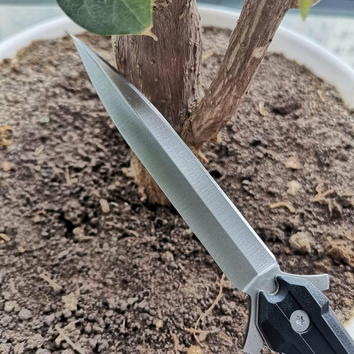 Portable Folding Survival Knife With Tactical Emergency Tool Design
